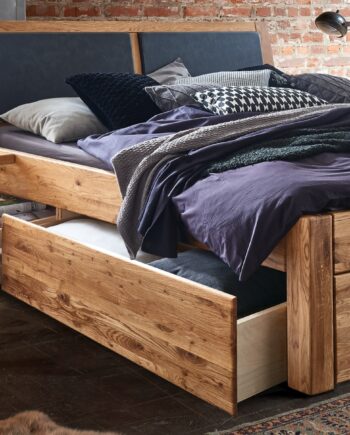Tjørnbo Easy Sleep Skuffeseng Med Gavl Nr     140x200 Cm  Olieret Egetræ Inkl  Elevationbund Og Sengebord Udstillingsmodel